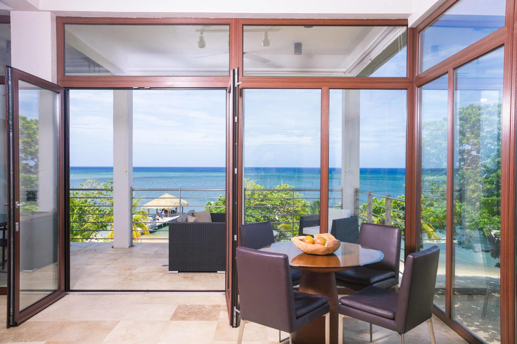 Xbalanque Resort West Bay Exterior photo