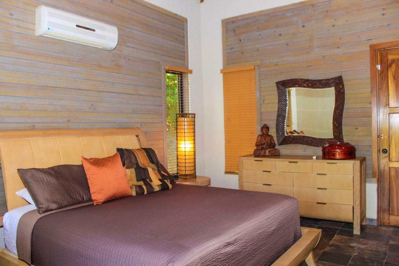 Xbalanque Resort West Bay Exterior photo