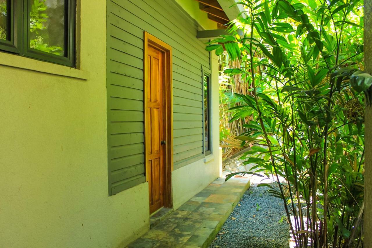 Xbalanque Resort West Bay Exterior photo